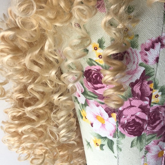 BLONDE CURLY WIG *NWT* - Picture 8 of 13